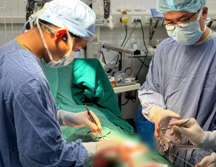 Người đàn ông nhập viện sau khi tự cắt bộ phận sinh dục Người đàn ông nhập viện sau khi tự cắt bộ phận sinh dục