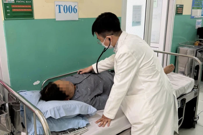 Người đàn ông ở TPHCM vàng da sau 7 ngày uống rượu liên tục