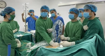 Người đàn ông quên thiết bị y tế trong cơ thể 2 năm
