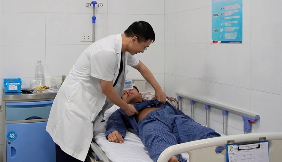 Người đàn ông suýt hoại tử ruột sau nhiều lần tập gập bụng Người đàn ông suýt hoại tử ruột sau nhiều lần tập gập bụng