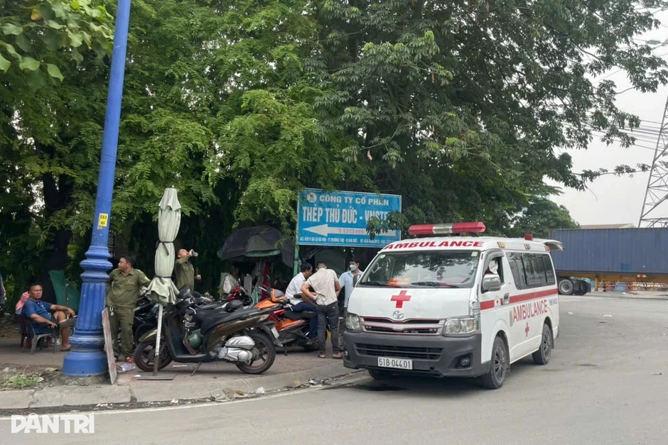 Người đàn ông tử vong bất thường bên gốc cây ở TPHCM Người đàn ông tử vong bất thường bên gốc cây ở TPHCM