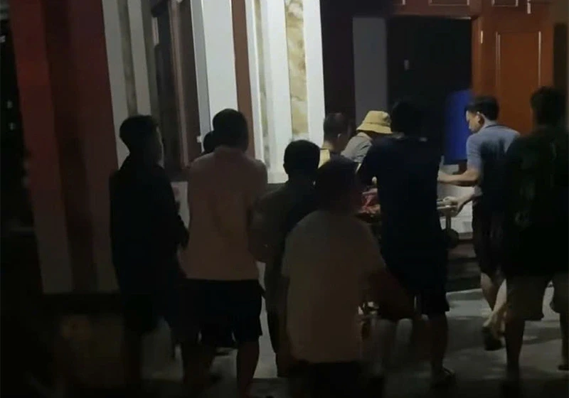 Người đàn ông tử vong sau khi đổ gục trước khung thành trận bóng giao hữu Người đàn ông tử vong sau khi đổ gục trước khung thành trận bóng giao hữu