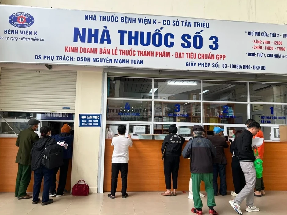 Người dân phản ánh bệnh nhân ung thư phải mua rất nhiều thuốc ngoài BHYT Người dân phản ánh bệnh nhân ung thư phải mua rất nhiều thuốc ngoài BHYT