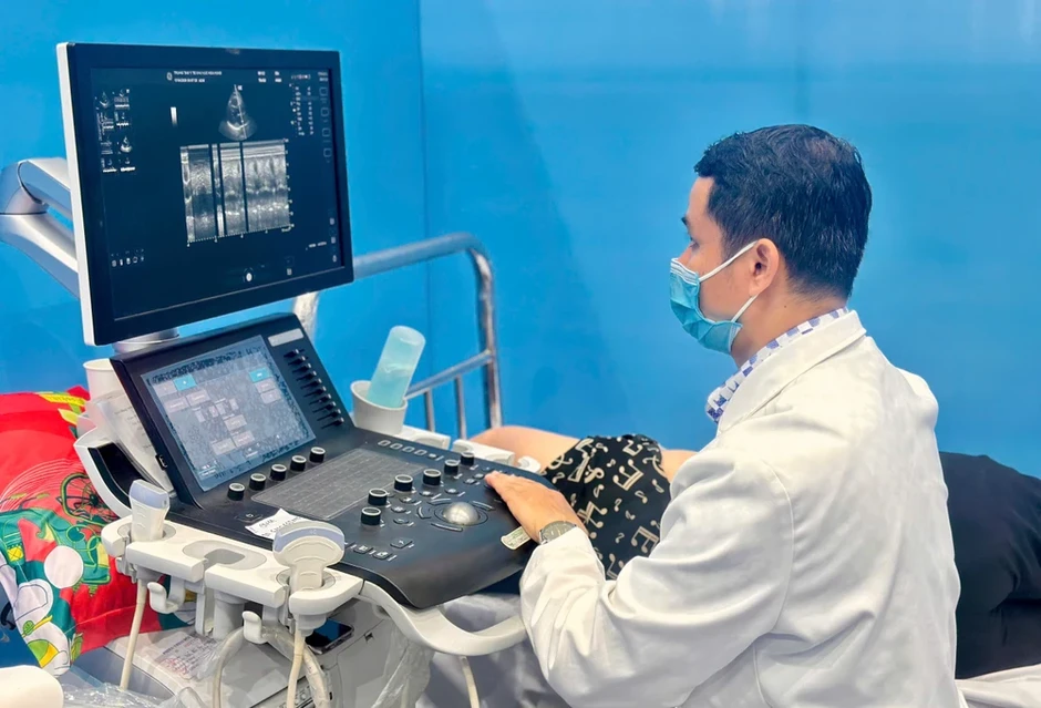 Người dân TP.HCM vui mừng vì được khám sức khỏe miễn phí tận nhà Người dân TP.HCM vui mừng vì được khám sức khỏe miễn phí tận nhà
