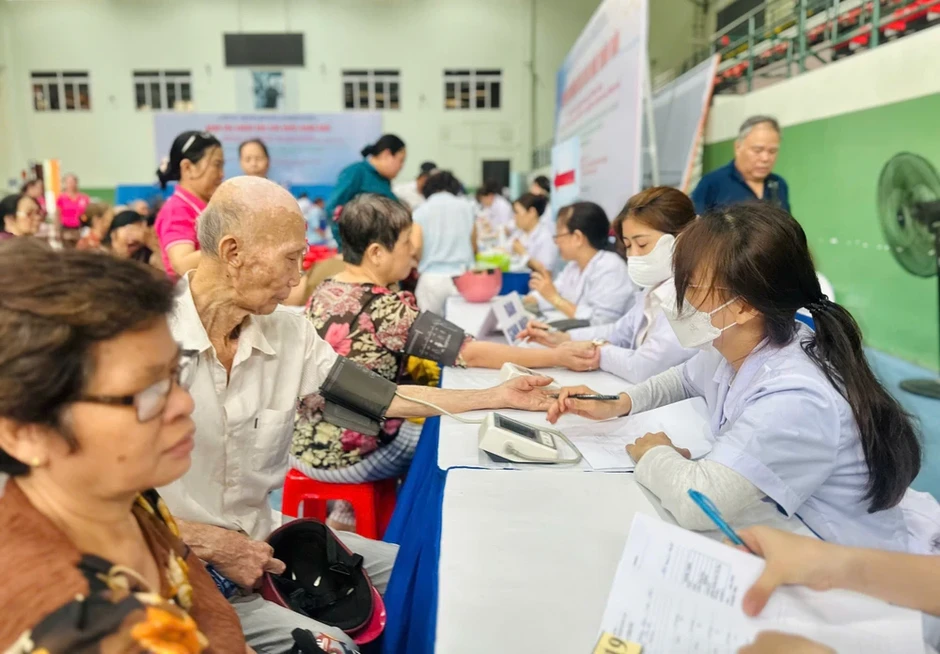 Người dân TP.HCM vui mừng vì được khám sức khỏe miễn phí tận nhà Người dân TP.HCM vui mừng vì được khám sức khỏe miễn phí tận nhà