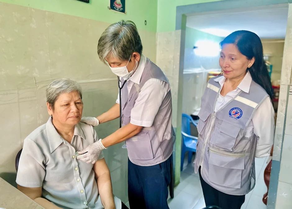 Người dân TP.HCM vui mừng vì được khám sức khỏe miễn phí tận nhà Người dân TP.HCM vui mừng vì được khám sức khỏe miễn phí tận nhà