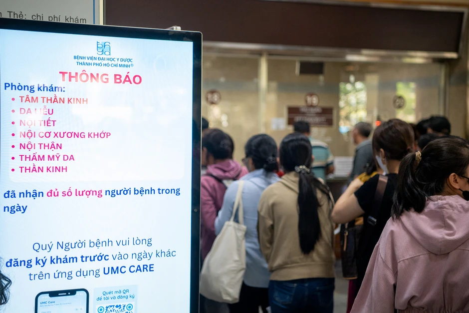 Người dân vất vả khi khám BHYT, Bệnh viện Đại học Y dược TPHCM nói gì? Người dân vất vả khi khám BHYT, Bệnh viện Đại học Y dược TPHCM nói gì?
