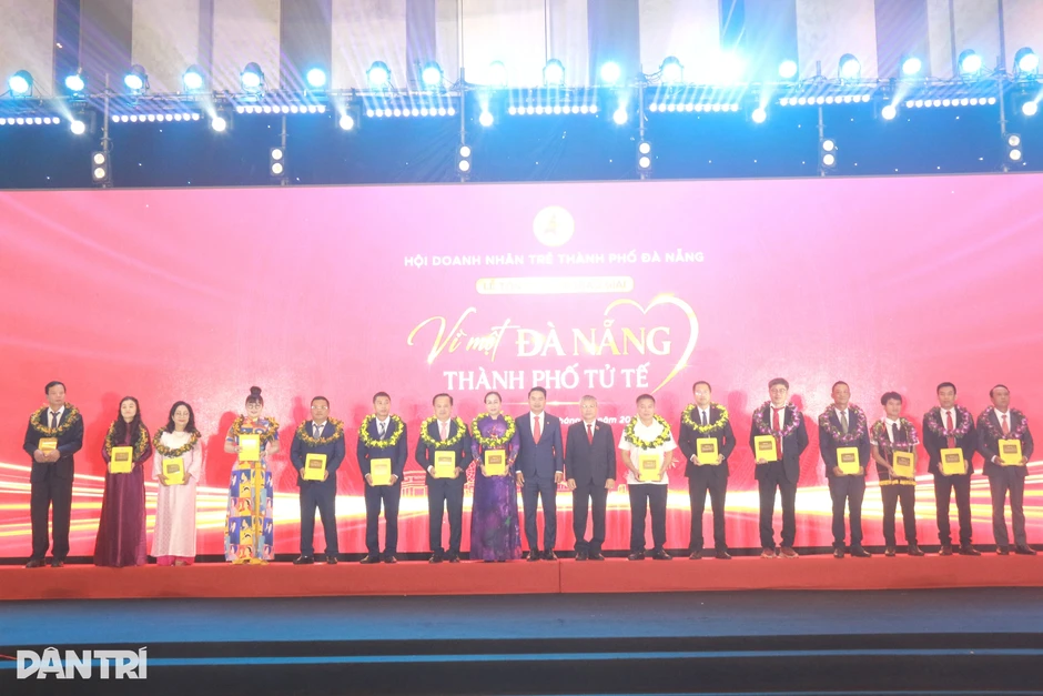 Người hiến máu 83 lần được vinh danh công dân tiêu biểu Đà Nẵng Người hiến máu 83 lần được vinh danh công dân tiêu biểu Đà Nẵng