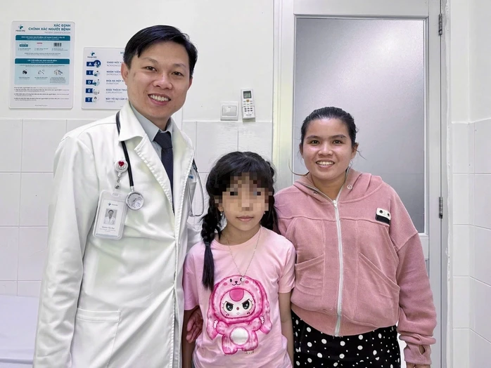 Người mẹ nghèo xúc động cảm ơn bệnh viện cứu sống con gái mình Người mẹ nghèo xúc động cảm ơn bệnh viện cứu sống con gái mình