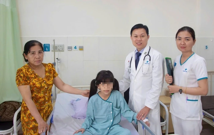 Người mẹ nghèo xúc động cảm ơn bệnh viện cứu sống con gái mình Người mẹ nghèo xúc động cảm ơn bệnh viện cứu sống con gái mình