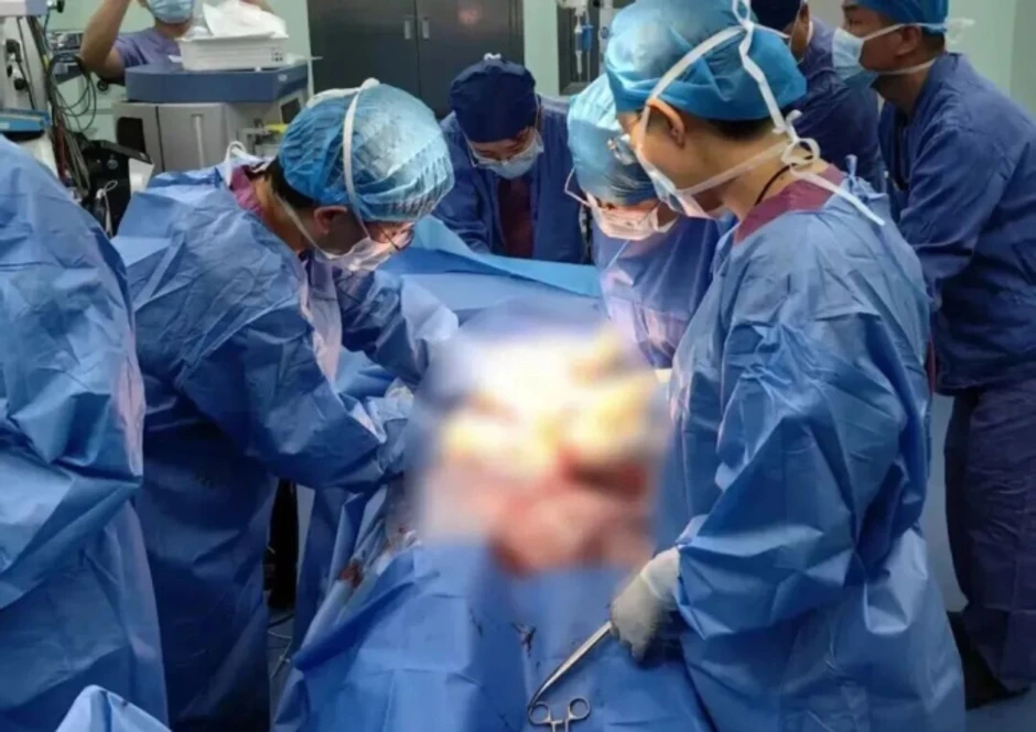 Người mẹ sắp sinh nhường phòng mổ cho thai phụ nguy kịch Người mẹ sắp sinh nhường phòng mổ cho thai phụ nguy kịch