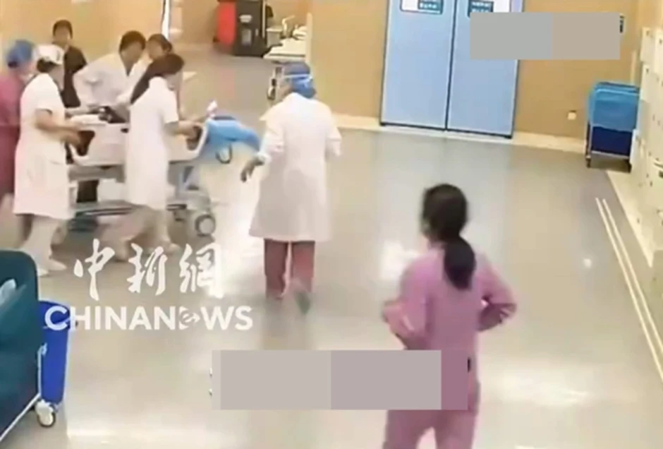 Người mẹ sắp sinh nhường phòng mổ cho thai phụ nguy kịch Người mẹ sắp sinh nhường phòng mổ cho thai phụ nguy kịch