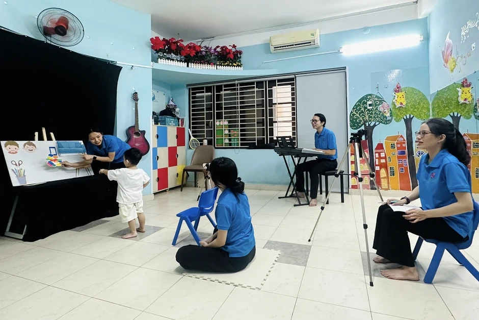 Người mẹ sinh con 7 năm không biết nói: "Con có ngôn ngữ riêng của tâm hồn" Người mẹ sinh con 7 năm không biết nói: "Con có ngôn ngữ riêng của tâm hồn"
