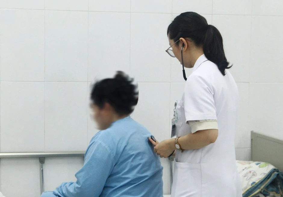 Người mẹ trẻ ôm con ra ban công sau nhiều tuần trầm cảm sau sinh Người mẹ trẻ ôm con ra ban công sau nhiều tuần trầm cảm sau sinh