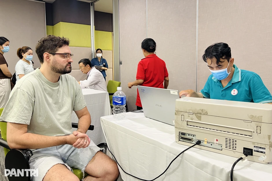 Người nước ngoài hào hứng đi hiến máu ở TPHCM Người nước ngoài hào hứng đi hiến máu ở TPHCM