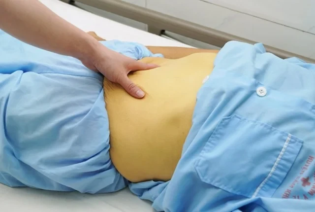 Người phụ nữ 30 tuổi suy gan nặng sau khi ăn cùng lúc loại trái cây này và 1 loại nước Người phụ nữ 30 tuổi suy gan nặng sau khi ăn cùng lúc loại trái cây này và 1 loại nước