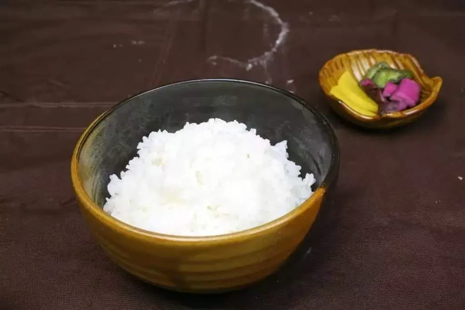 Người phụ nữ 51 tuổi ngày nào cũng chỉ ăn rau và không ăn cơm, cơ thể bà đã có những thay đổi gì sau 3 tháng? Người phụ nữ 51 tuổi ngày nào cũng chỉ ăn rau và không ăn cơm, cơ thể bà đã có những thay đổi gì sau 3 tháng?