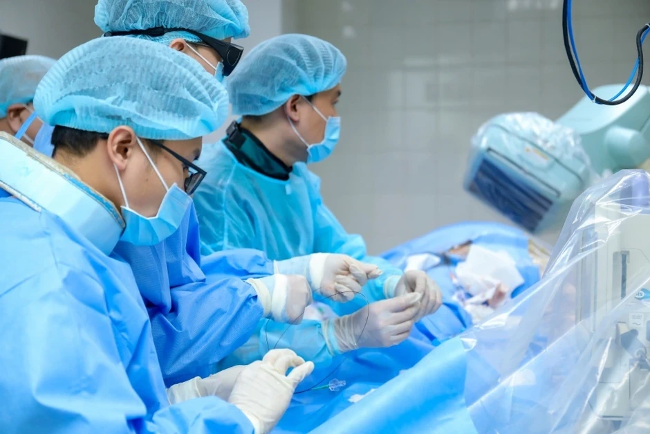 Người phụ nữ đột ngột phù một bên chân, chiến đấu với tử thần suốt 21 ngày Người phụ nữ đột ngột phù một bên chân, chiến đấu với tử thần suốt 21 ngày