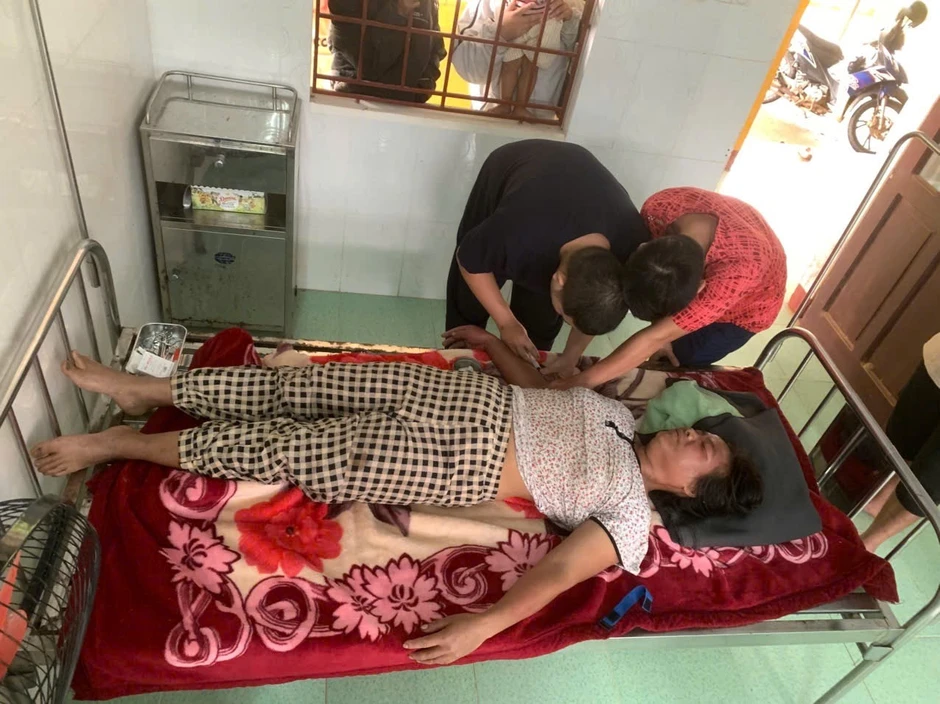 Người phụ nữ ở Quảng Trị bị ong vò vẽ đốt đến hôn mê Người phụ nữ ở Quảng Trị bị ong vò vẽ đốt đến hôn mê