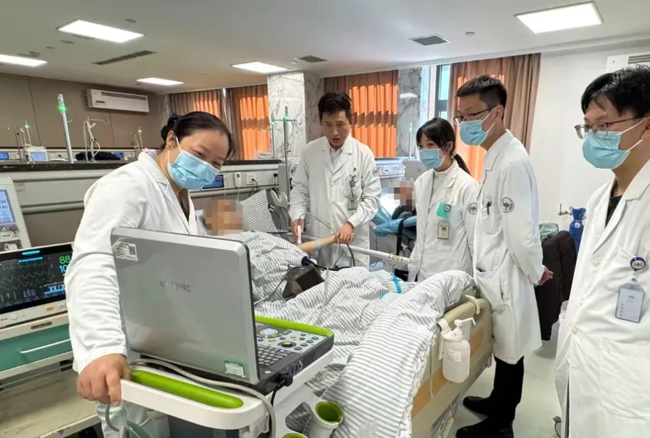 Người phụ nữ ra "máu trắng như sữa", bác sĩ lên tiếng cảnh báo Người phụ nữ ra "máu trắng như sữa", bác sĩ lên tiếng cảnh báo