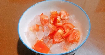 Người phụ nữ rất mê ăn cà chua với 1 loại gia vị, 3 tháng sau đi khám bác sĩ bối rối: "Cô đã ăn gì vậy?"