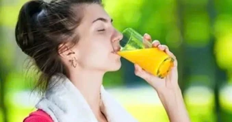 Người phụ nữ tiểu đường suýt mất mạng do thói quen uống nước ép này