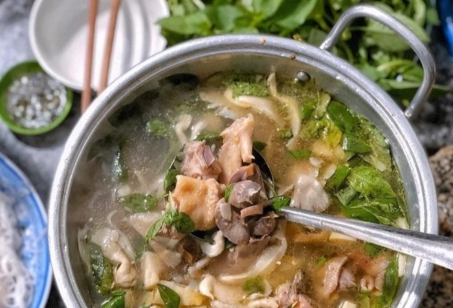 Người thích lẩu gà lá é có thể chưa biết đến công dụng này Người thích lẩu gà lá é có thể chưa biết đến công dụng này