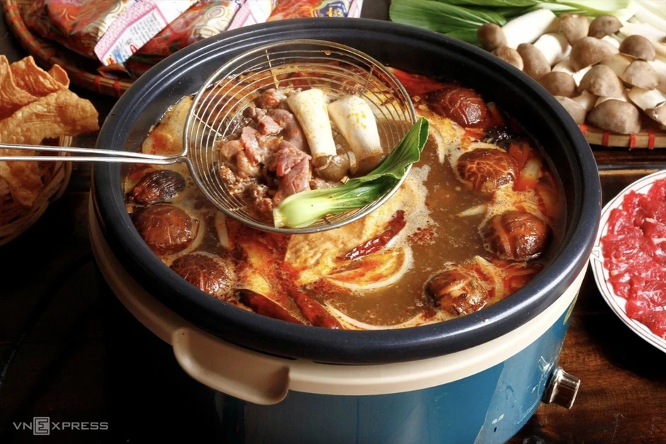 Nguy cơ hỏng thận từ thói quen ăn lẩu sai cách Nguy cơ hỏng thận từ thói quen ăn lẩu sai cách