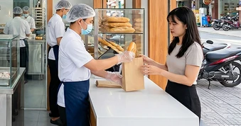 Nguy cơ ngộ độc bánh mì mùa nóng: Đừng bỏ qua các dấu hiệu này khi mua