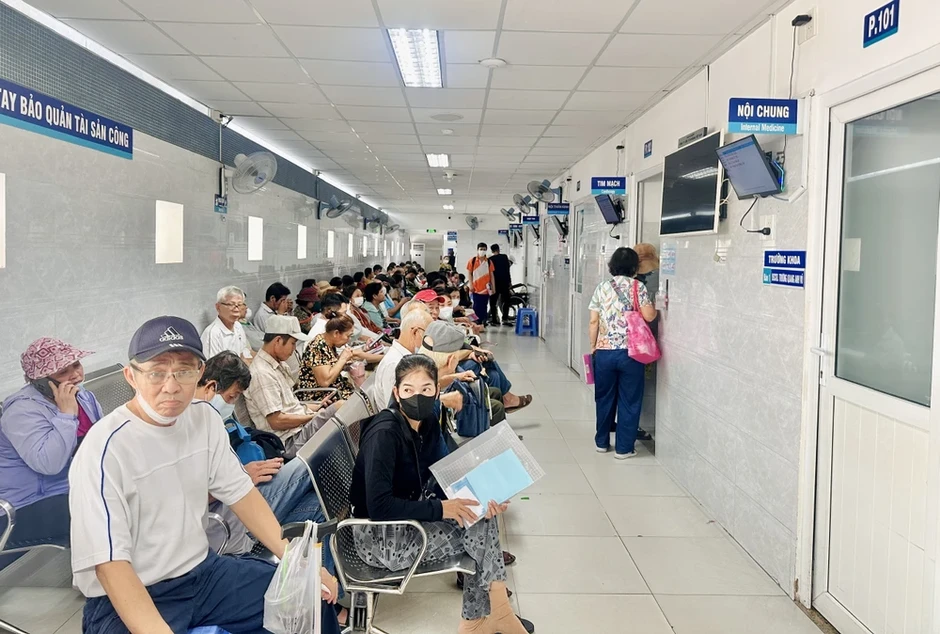 Nguy cơ rối loạn điện giải, viêm phổi mùa nắng nóng Nguy cơ rối loạn điện giải, viêm phổi mùa nắng nóng