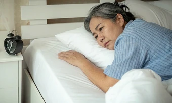 Nguyên nhân người lớn tuổi dễ mất ngủ - Báo TinVina