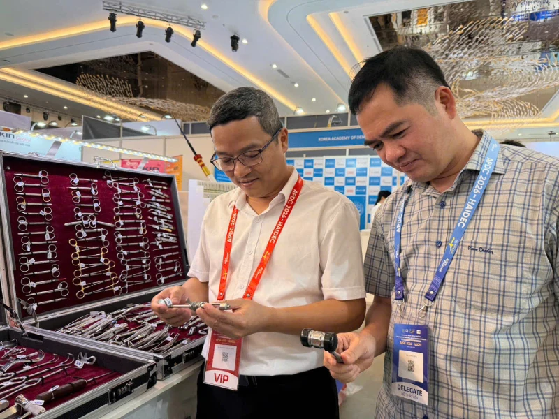 Nha khoa Việt Nam hút khách nước ngoài, chi phí chỉ bằng 1/3 ở nước phát triển Nha khoa Việt Nam hút khách nước ngoài, chi phí chỉ bằng 1/3 ở nước phát triển