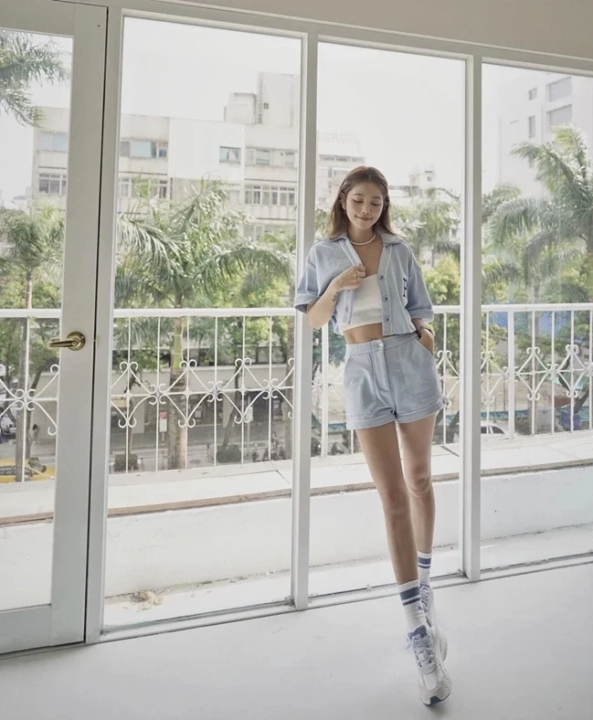 Nhà thiết kế 51 tuổi trẻ trung như thiếu nữ, hé lộ 10 thói quen chống lão hóa để duy trì vóc dáng và làn da Nhà thiết kế 51 tuổi trẻ trung như thiếu nữ, hé lộ 10 thói quen chống lão hóa để duy trì vóc dáng và làn da