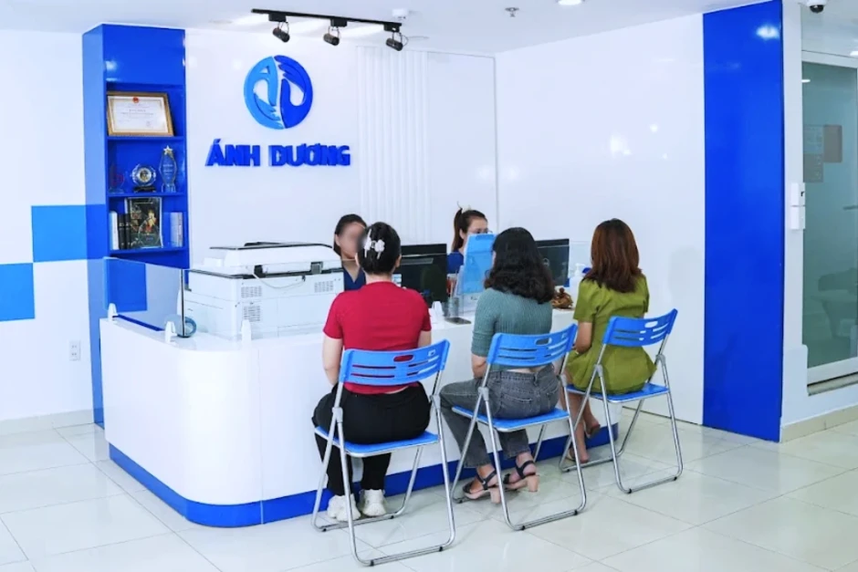Nhân viên văn phòng ở TPHCM "hóa thân" thành bác sĩ chữa bệnh trái phép Nhân viên văn phòng ở TPHCM "hóa thân" thành bác sĩ chữa bệnh trái phép