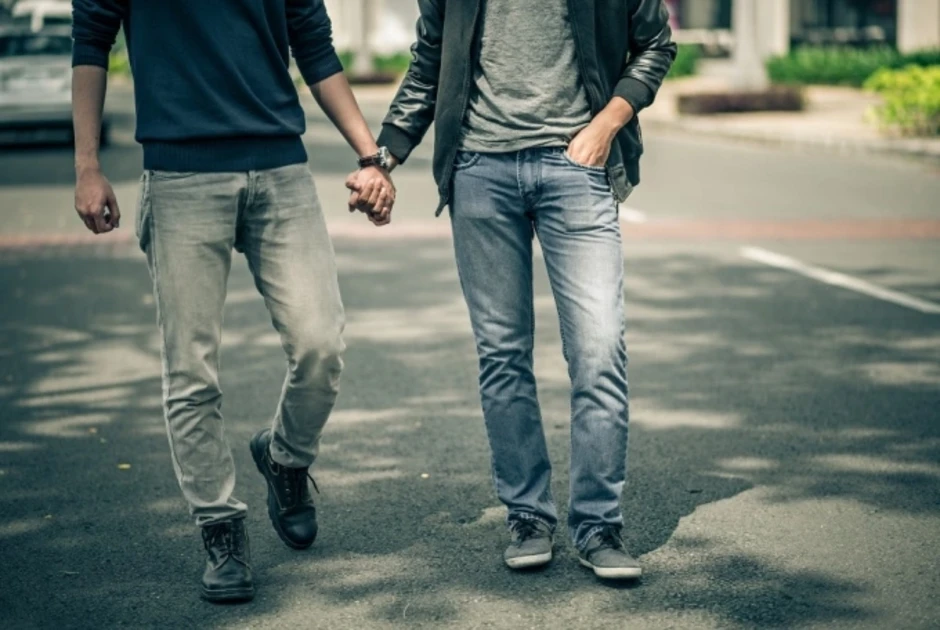 Nhiễm HIV bởi tin vẻ ngoài 'quá điển trai' của bạn tình Nhiễm HIV bởi tin vẻ ngoài 'quá điển trai' của bạn tình