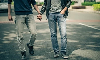 Nhiễm HIV bởi tin vẻ ngoài 'quá điển trai' của bạn tình