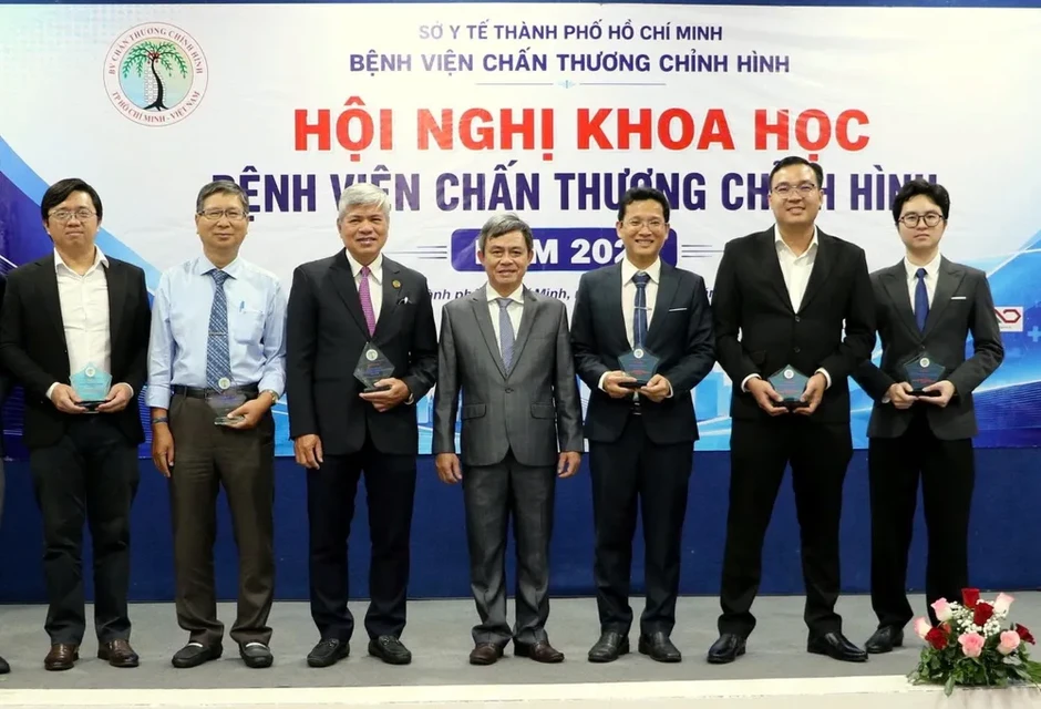 Nhiều bệnh nhân lao cột sống được phát hiện ở giai đoạn muộn Nhiều bệnh nhân lao cột sống được phát hiện ở giai đoạn muộn