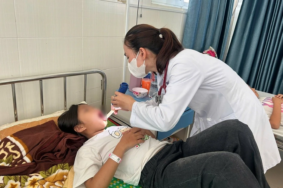 Nhiều ca nghi ngộ độc thực phẩm ở Quảng Ngãi: Tạm dừng cơ sở kinh doanh bánh mì Nhiều ca nghi ngộ độc thực phẩm ở Quảng Ngãi: Tạm dừng cơ sở kinh doanh bánh mì