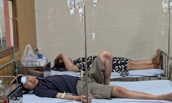 Nhiều người ở TP HCM nhập viện nghi ngộ độc do ăn bánh mì
