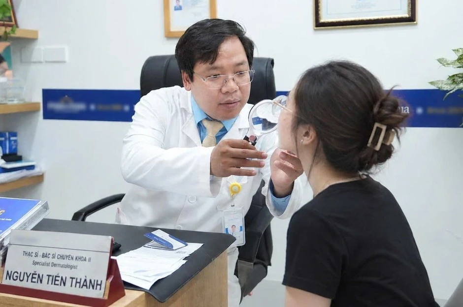 Nhiều nữ sinh mặt "như ong đốt" sau làm đẹp cấp tốc để tựu trường