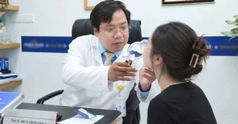 Nhiều nữ sinh mặt "như ong đốt" sau làm đẹp cấp tốc để tựu trường