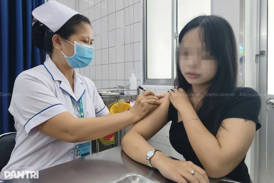 Nhiều phụ nữ ở TPHCM lâm nạn bất ngờ vì thói quen ôm nựng thú cưng Nhiều phụ nữ ở TPHCM lâm nạn bất ngờ vì thói quen ôm nựng thú cưng