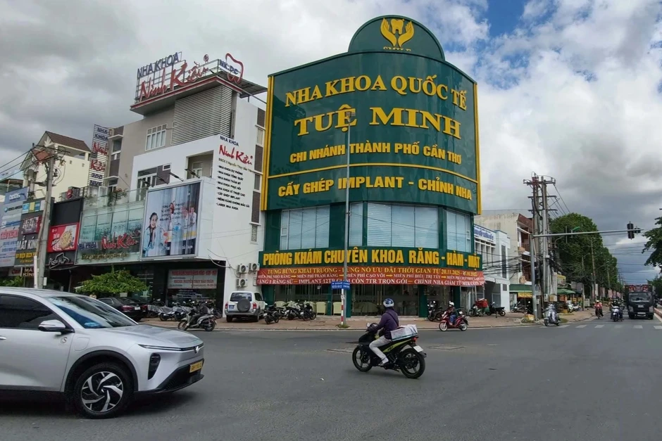 Nhiều sai phạm tại Nha khoa Quốc tế Tuệ Minh khi bị kiểm tra đột xuất Nhiều sai phạm tại Nha khoa Quốc tế Tuệ Minh khi bị kiểm tra đột xuất