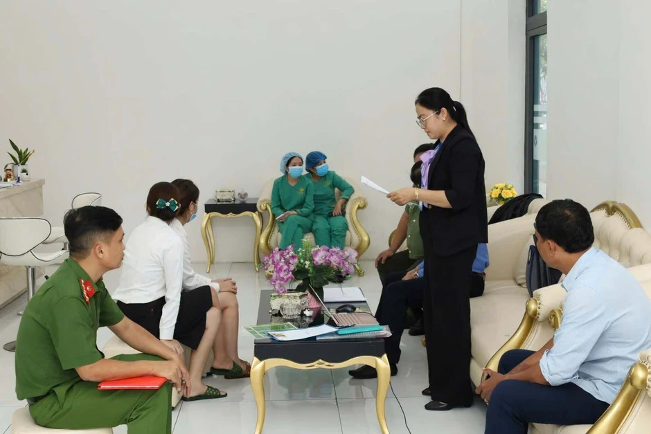 Nhiều sai phạm tại Nha khoa Quốc tế Tuệ Minh khi bị kiểm tra đột xuất Nhiều sai phạm tại Nha khoa Quốc tế Tuệ Minh khi bị kiểm tra đột xuất