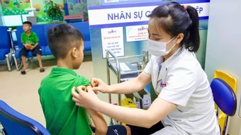 Nhiều trẻ vẫn mắc viêm não Nhật Bản vì bỏ quên mũi tiêm nhắc