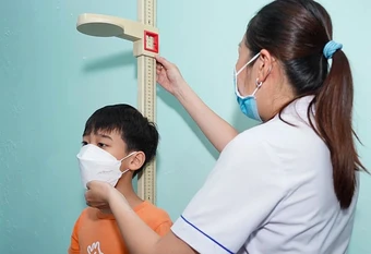 Nhiều trẻ Việt dậy thì sớm, ngừng phát triển chiều cao sớm