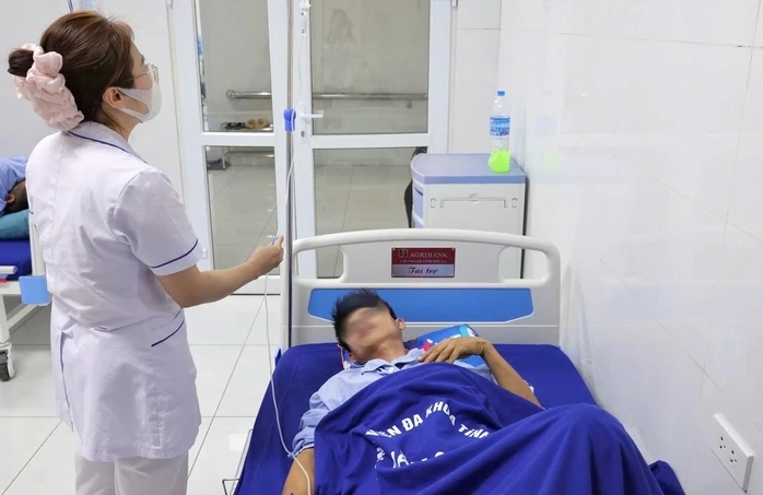 Nhịn tiểu sau bữa nhậu, nam thanh niên bị vỡ bàng quang Nhịn tiểu sau bữa nhậu, nam thanh niên bị vỡ bàng quang