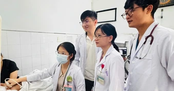 Nhờ khám sức khỏe miễn phí, bé trai bệnh tim bẩm sinh ở TPHCM được cứu