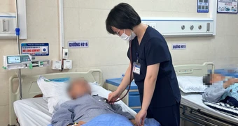 Nhờ người truyền dịch tại nhà, hai bệnh nhân ở Phú Thọ nguy kịch