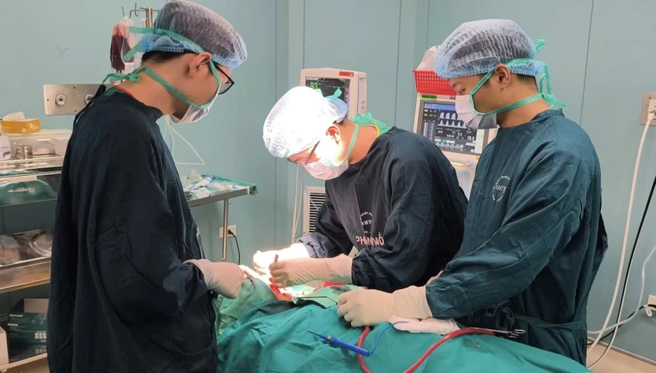 Nhổ răng khôn, cụ bà 83 tuổi bị sốc nhiễm khuẩn, nguy kịch Nhổ răng khôn, cụ bà 83 tuổi bị sốc nhiễm khuẩn, nguy kịch